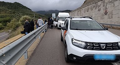 Ayvacık'ta 27 kaçak göçmen ile 2 göçmen kaçakçısı yakalandı