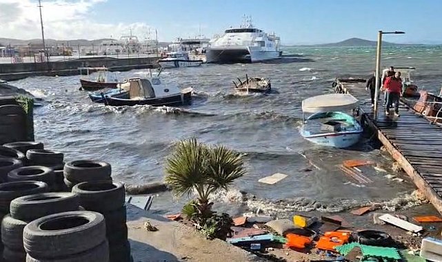 Ayvalık'ta kuvvetli fırtına tekneleri batırdı