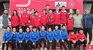 Badminton'da Erzincan rüzgârı: 3 şampiyonluk, 1 ikincilik