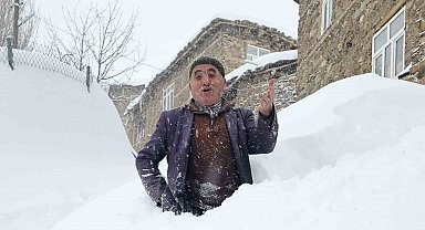 Bahçesaray'da 71 yerleşim yerinin yolu kardan kapalı