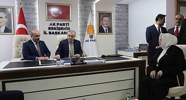 Bakan Bak AK Parti Eskişehir İl Başkanlığı'nı ziyaret etti
