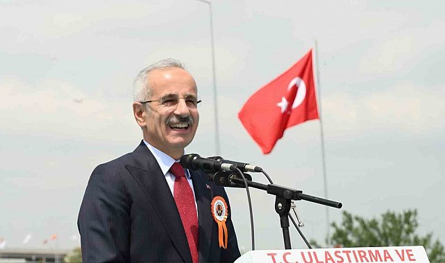 Bakan Uraloğlu, 1 yılda otoyol ve köprülerden 1,1 milyar araç geçtiğini açıkladı