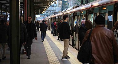 Bakan Uraloğlu: "2025 yılında yüksek hızlı, anahat, bölgesel ve kent içi hatlarda yaklaşık 283 milyon yolcumuza konforlu ve güvenli ulaşım imkânı sağladık"