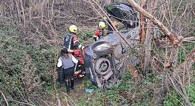 Balıkesir'de otomobil şarampole uçtu: Anne ve kızı yaralandı