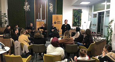 Balıkesirli öğretmenler hem çaldı, hem söyledi