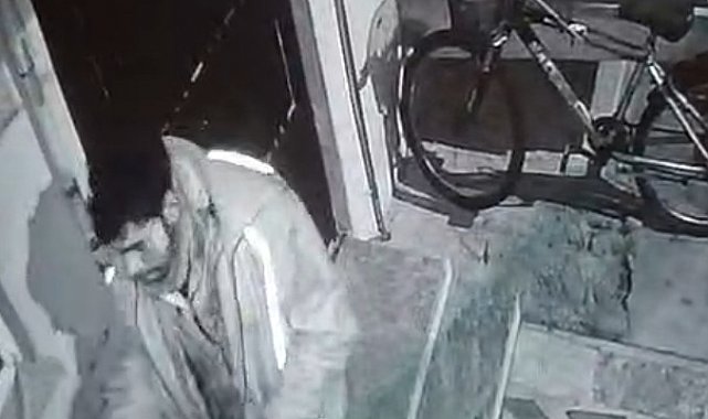 Balkondaki motosiklet ekipmanlarını çaldı