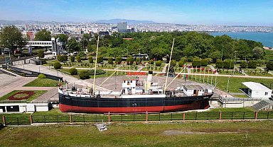 Bandırma Vapuru, karadan yürütülerek Tütün İskelesi'ne taşınacak