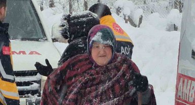 Bartın'da kar kalınlığı 120 santimetreyi aştı