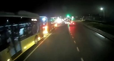 Başakşehir'de 3 İETT otobüsünün kazaya karıştığı anlar görüntülendi