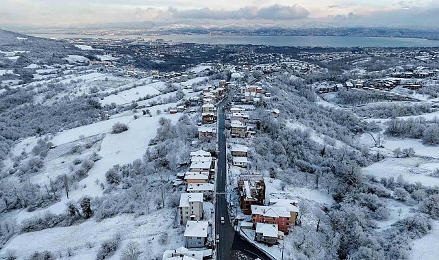 Başiskele'de karla mücadele çalışmaları sürüyor