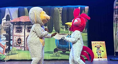 Başiskele'de yarıyıl tatilindeki çocuklar "Kuzucuk" müzikalini izledi