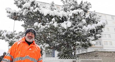Başkan Çolakbayrakdar: "Kar yağışı ve don tehlikesine karşı 3 vardiya 24 saat çalışıyoruz"