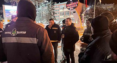 Başkan Dere'den karla mücadele ekiplerine sıcak kahve ikramı