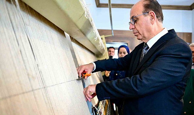 Başkan Geçit, halı dokuma kursunda kesim törenine katıldı