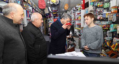 Başkan Küçükoğlu Aziziye'de bayrak dağıttı