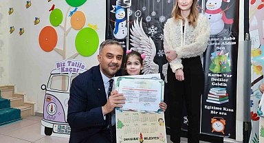 Başkan Toptaş'a karne programında doğum günü sürprizi