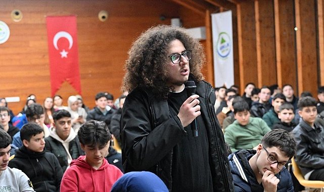 Başkan Vekili Karadeniz, "Gençlik Kampları" programında öğrencilerin sorularını yanıtladı