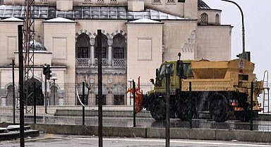 Başkentte kar ve karla karışık yağmur etkili oldu