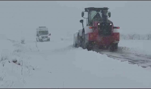 Batman'da 35 köy yolu ulaşıma açıldı, ziyaretçiler kurtarıldı