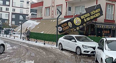 Batman'da kar nedeniyle iş yerlerin sundurması çöktü