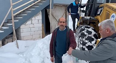 Battalgazi Belediyesi ekipleri 21 kilometre yolu açarak hastaya ilaçlarını yetiştirdi