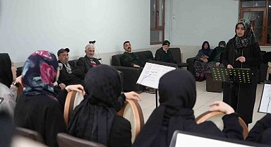 Bayburt huzurevinde manevi buluşma: Bendirler çalındı, ilahiler söylendi