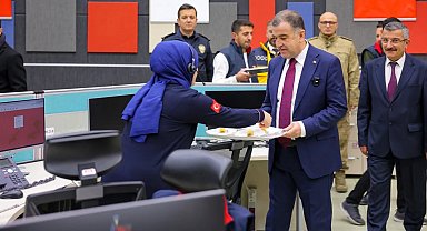 Bayburt'ta 112 Acil Çağrı Merkezi personelinin yeni yılı kutlandı