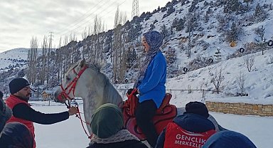 Bayburt'ta bağımlılıkla mücadele kapsamında binicilik etkinliği düzenledi
