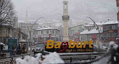 Bayburt'ta kar tatili bir gün daha uzatıldı