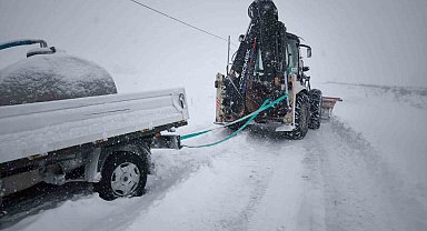 Bayburt'ta karla mücadele çalışmaları aralıksız sürüyor