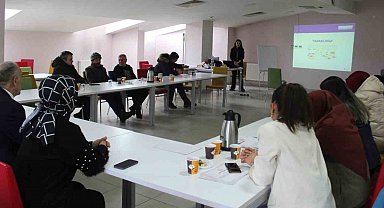 Bayburt'ta koruyucu ailelere eğitim verildi