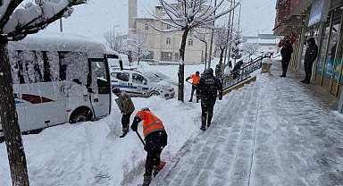 Bayburt'un Demirözü ve Aydıntepe ilçelerinde kar temizliği yapılıyor