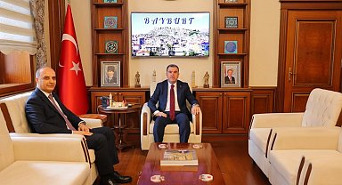 Bayburt'un yeni Defterdarı Hikmet Yıldız göreve başladı