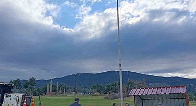 Bayrak direğinin ipini çaldılar