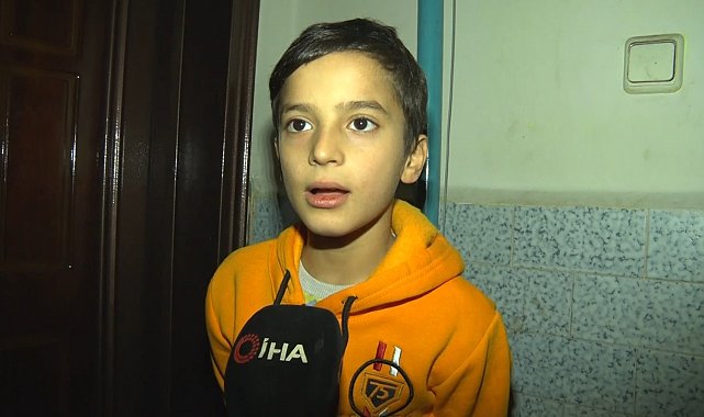 Bayrampaşa'da ambulansın geçmesi için trafiği durduran 10 yaşındaki Ahmet Hacı İbrahim: