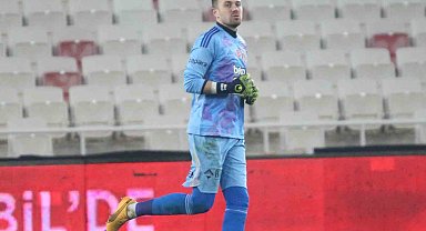 Beşiktaş'ta Mert Günok ile yollar ayrıldı