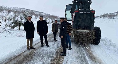 Besni'de kapanan köy yolları açılıyor