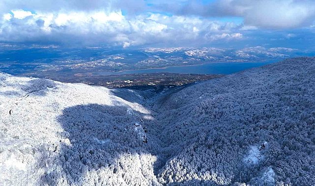 Beyaz, mavi ve yeşil birleşti: Eşsiz manzara mest etti