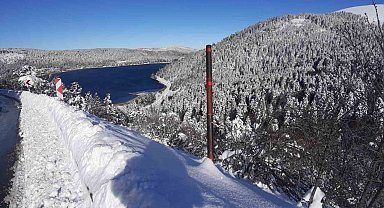 Beyaza bürünen Abant'ta kartpostallık manzara: Kar kalınlığı 1 metreyi buldu