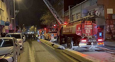 Beyoğlu'nda 4 katlı iş yerinde yangın