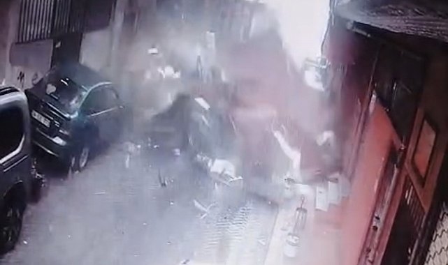 Beyoğlu'nda lodos dehşeti: Uçan çatının altında kalmaktan saniyelerle kurtuldular, o anlar kamerada