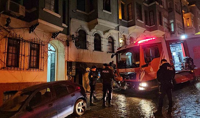 Beyoğlu'nda otelde yangın paniği: Mahsur kalan 3 kişi kurtarıldı