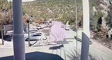 Beyşehir'de bir anlık kontrol kaybı can aldı kaza anı kamerada