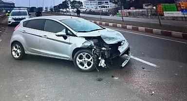 Bilecik'te direksiyon hakimiyetini kaybeden sürücü bariyere çarptı
