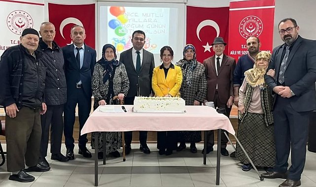 Bilecik'te huzurevinde doğum günü sevinci