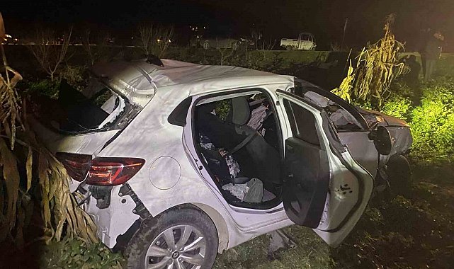 Bilecik'te otomobil tırlara çarptı: 2 yaralı