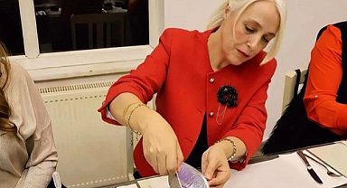 Bilecik'te polis eşlerinden dayanışma dolu mum atölyesi