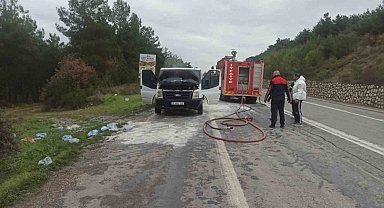Bilecik'te seyir halindeki ticari araç bir anda alev aldı