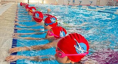 Bilecik'te spor okullarında yüzme antrenmanları aralıksız sürüyor