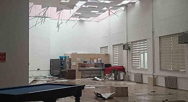 Bilecik'te yaşanan fırtınada çatılar uçtu, ağaçlar devrildi